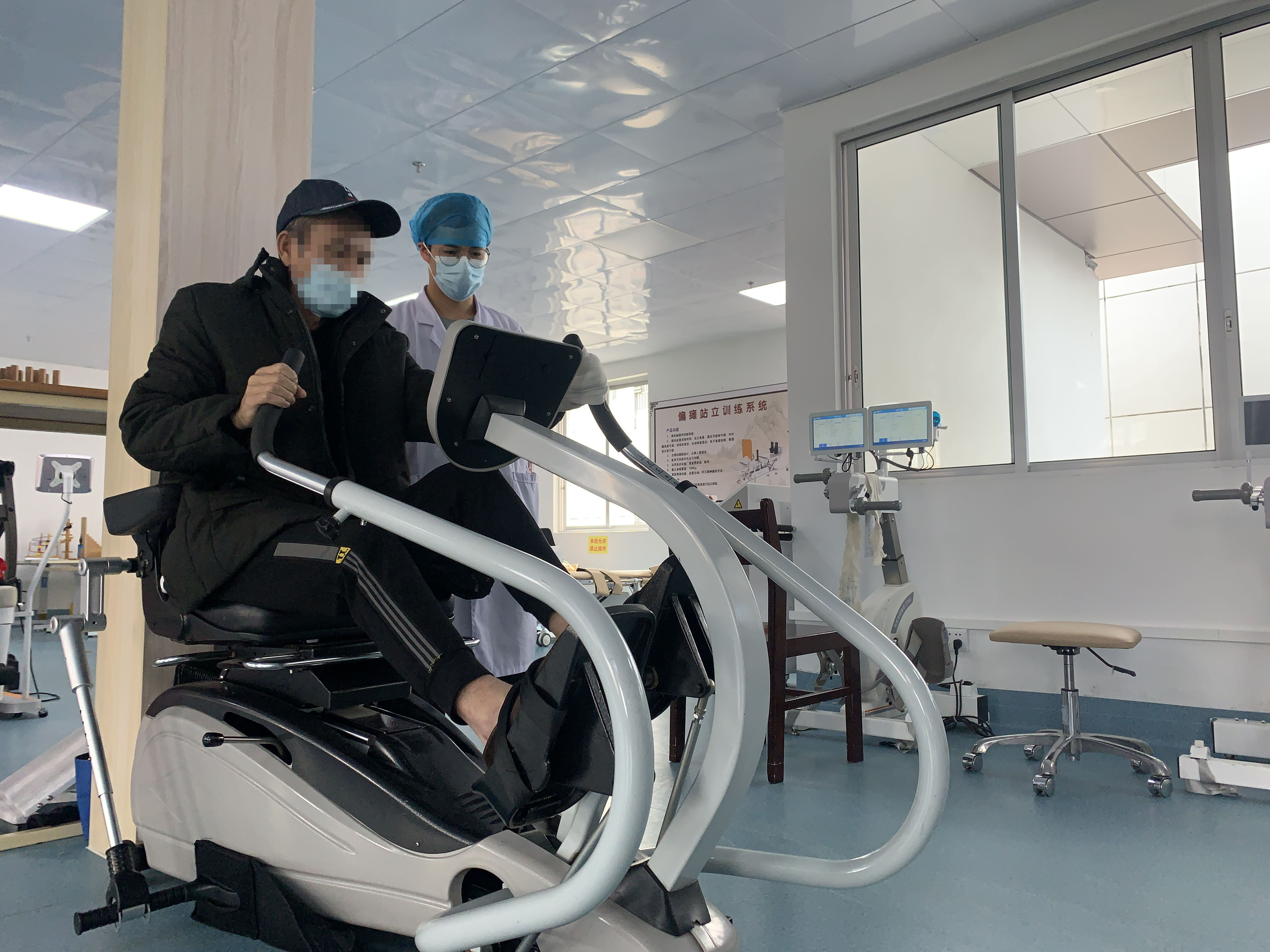 康复科康复技术再创奇迹脑出血后遗症患者康复疗效显著