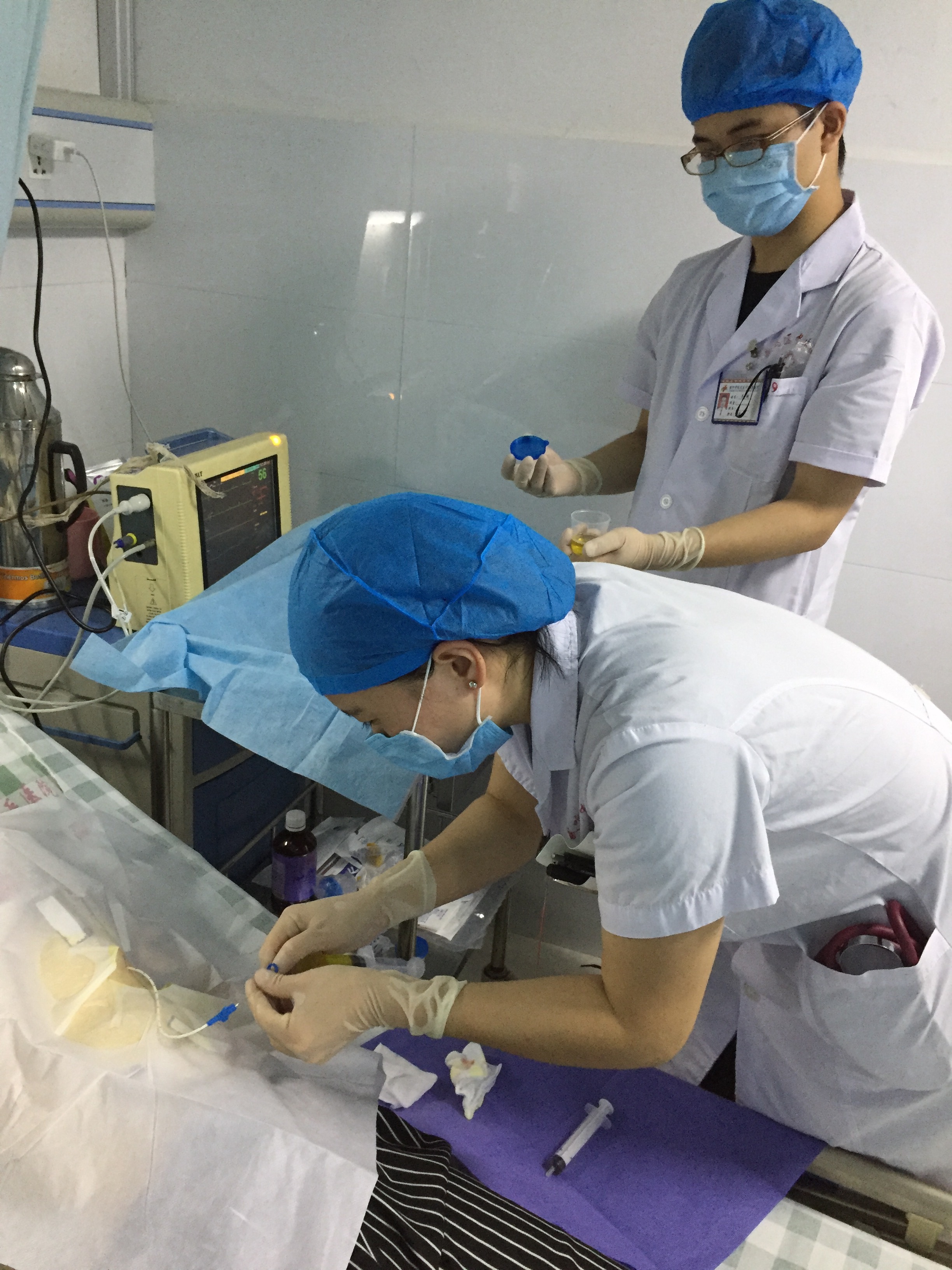 我院成功开展首例心包腔穿刺置管引流术